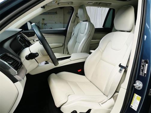 2024 Volvo XC90 Recharge Plug-In Hybrid T8 Ultimate Bright Theme 7-Seater