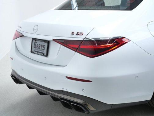 MANUFAKTUR Moonlight White Metallic 2025 Mercedes-Benz AMG S 63 E 4MATIC