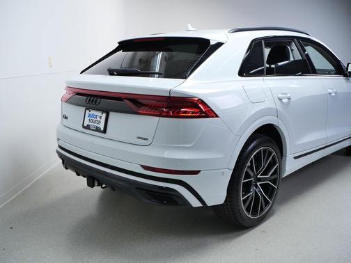 Glacier White Metallic 2023 Audi Q8 55 Premium Plus