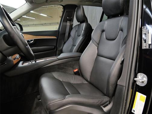 2025 Volvo XC90 B6 Plus 7-Seater