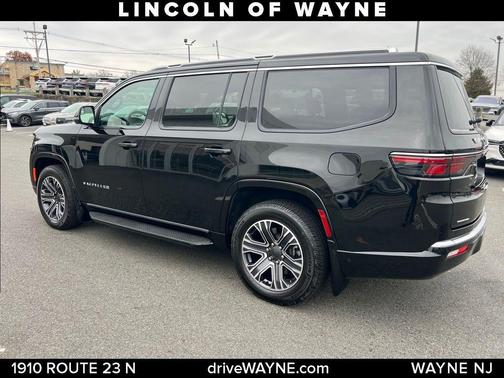 2023 Jeep Wagoneer Base