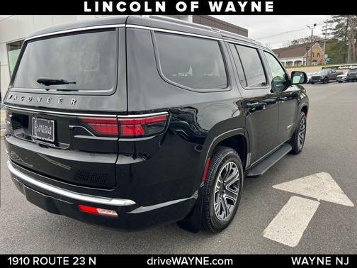 2023 Jeep Wagoneer Base