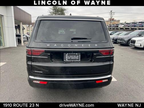 2023 Jeep Wagoneer Base