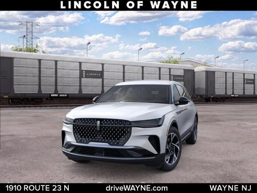 Silver Radiance Metallic Clearcoat 2026 Lincoln Nautilus Premiere