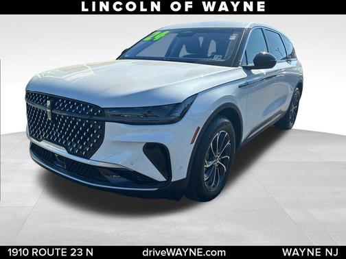 White Platinum Clearcoat Metallic 2024 Lincoln Nautilus Premiere