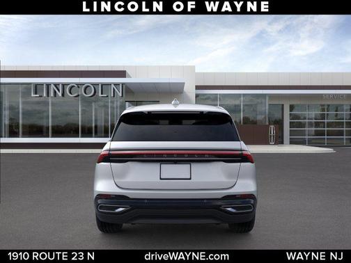 Silver Radiance Metallic 2026 Lincoln Nautilus Premiere