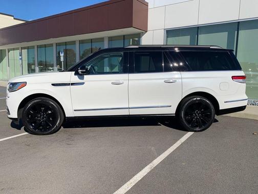 2022 Lincoln Navigator L Black Label