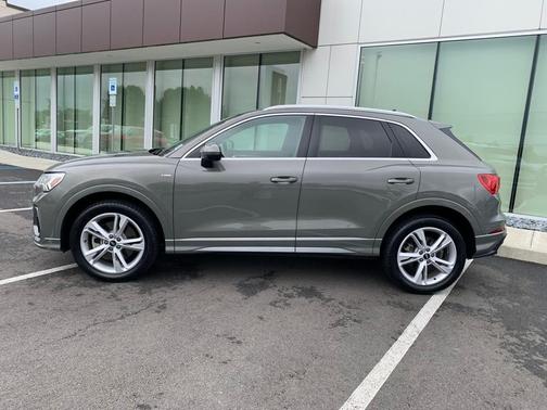 2022 Audi Q3 45 S line Premium