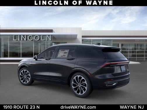 Infinite Black Metallic Clearcoat 2026 Lincoln Nautilus Reserve
