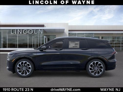 Infinite Black Metallic Clearcoat 2026 Lincoln Nautilus Reserve