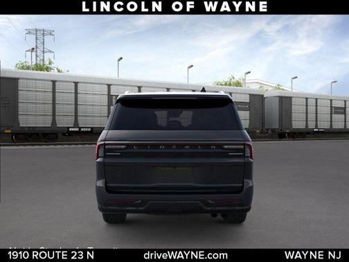 Infinite Black Metallic 2026 Lincoln Navigator L Reserve