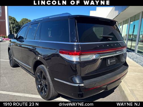 Infinite Black Metallic Clearcoat 2024 Lincoln Navigator Reserve