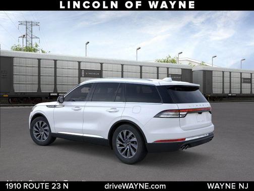 White Metallic 2026 Lincoln Aviator Premiere