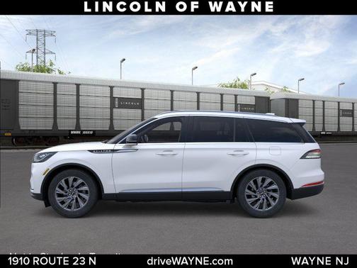 White Metallic 2026 Lincoln Aviator Premiere