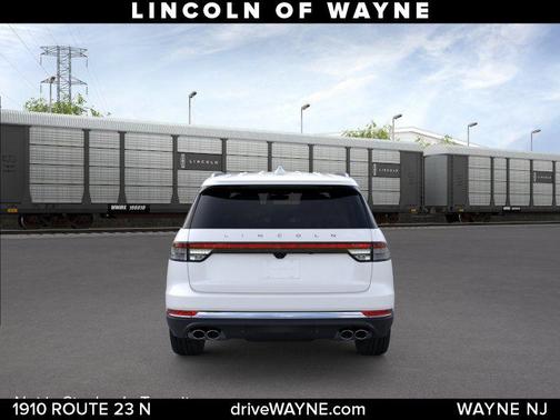 White Metallic 2026 Lincoln Aviator Premiere