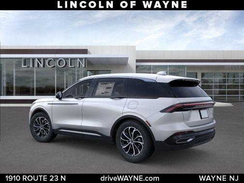 Silver Radiance Metallic 2026 Lincoln Nautilus Premiere