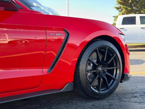 2017 Ford Shelby GT350 Base