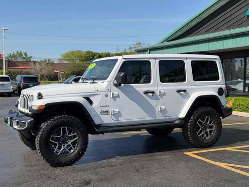 Bright White Clearcoat 2024 Jeep Wrangler Sahara