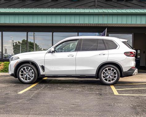 Mineral White Metallic 2024 BMW X5 xDrive40i