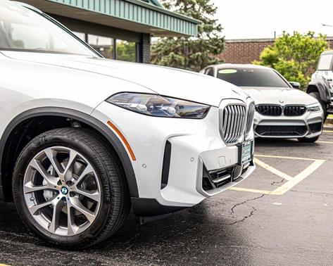 Mineral White Metallic 2024 BMW X5 xDrive40i