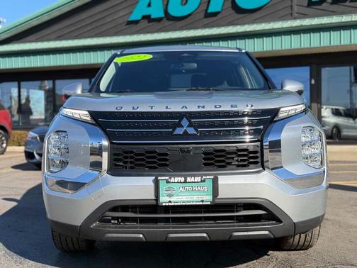 2022 Mitsubishi Outlander ES