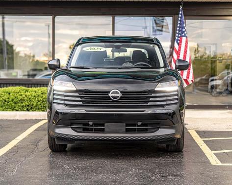Super Black 2025 Nissan Kicks S