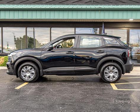 Super Black 2025 Nissan Kicks S