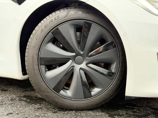 Pearl White Multi 2021 Tesla Model S Plaid