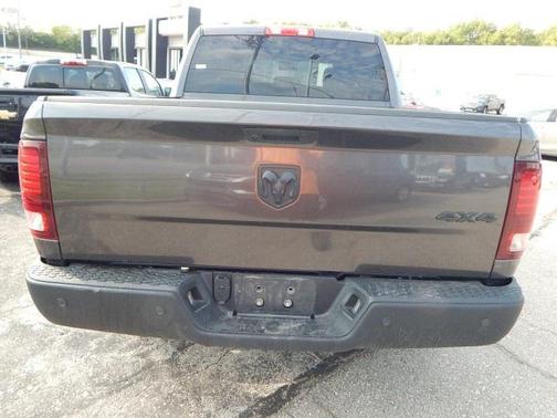 2024 RAM 1500 Classic Warlock Crew Cab 4x4 5'7' Box