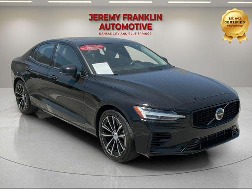 Black Stone 2023 Volvo S60 Recharge Plug-In Hybrid T8 Plus Dark Theme