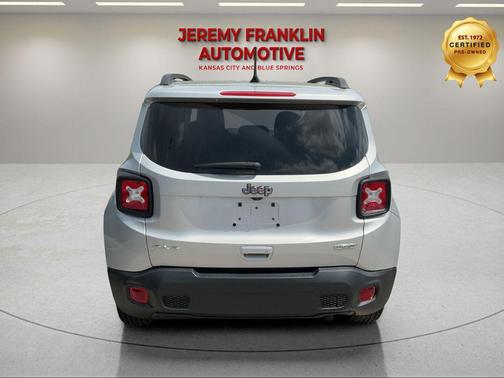 Glacier Metallic Clearcoat 2019 Jeep Renegade Latitude