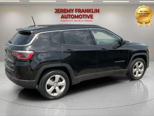 Diamond Black Crystal Pearlcoat 2018 Jeep Compass Latitude