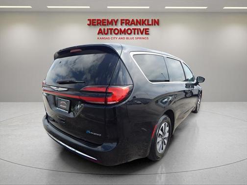 2022 Chrysler Pacifica Hybrid Touring L