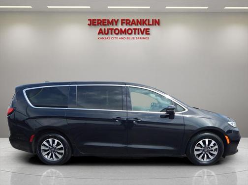 2022 Chrysler Pacifica Hybrid Touring L