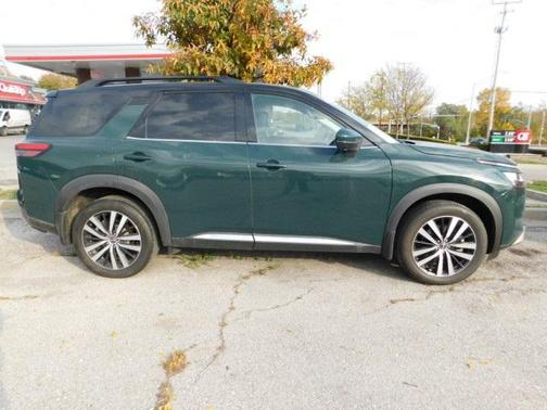 2023 Nissan Pathfinder Platinum 4WD