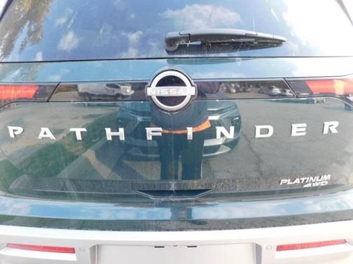 2023 Nissan Pathfinder Platinum 4WD