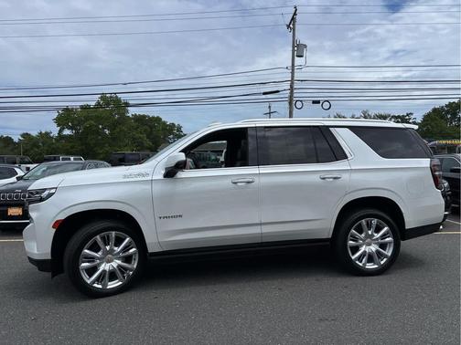 Iridescent Pearl Tricoat 2023 Chevrolet Tahoe 4WD High Country