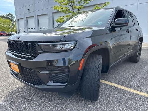 Diamond Black Crystal Pearlcoat 2023 Jeep Grand Cherokee Altitude