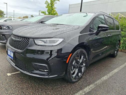 2026 Chrysler Pacifica L