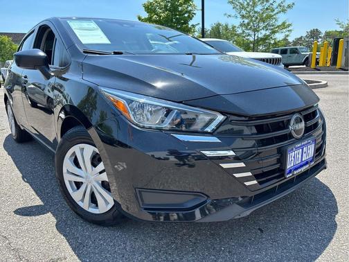 Super Black 2023 Nissan Versa 1.6 S
