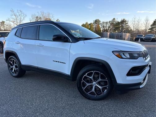 Bright White Clearcoat 2024 Jeep Compass Limited