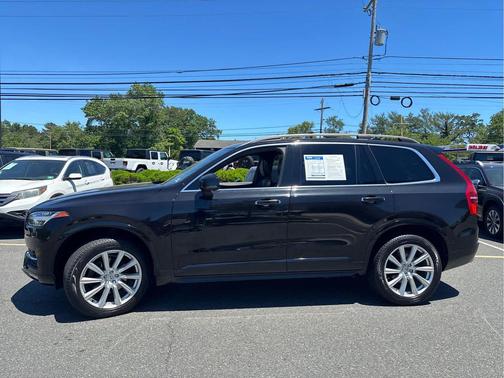 Onyx Black Metallic 2017 Volvo XC90 T5 Momentum