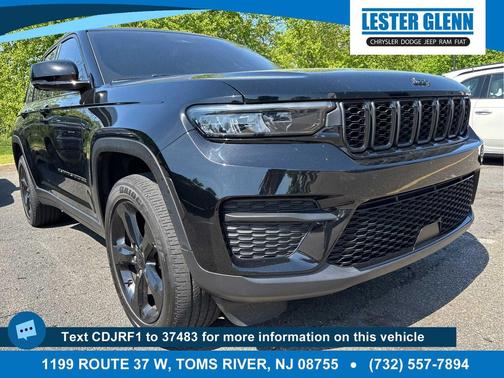 Diamond Black Crystal Pearlcoat 2023 Jeep Grand Cherokee Altitude