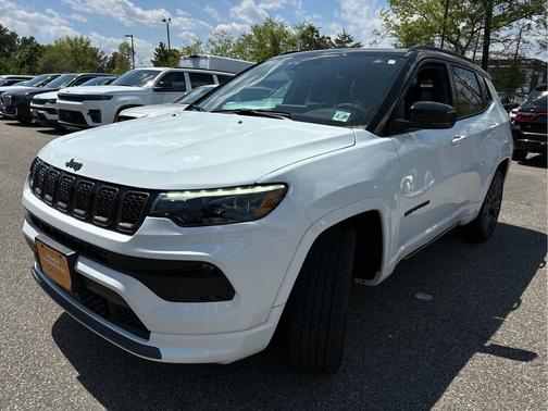 Bright White Clearcoat 2024 Jeep Compass Limited
