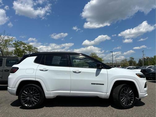 Bright White Clearcoat 2024 Jeep Compass Limited