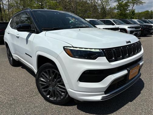 Bright White Clearcoat 2024 Jeep Compass Limited