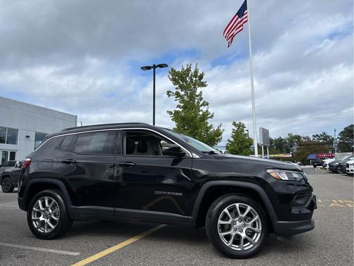 2022 Jeep Compass Latitude Lux