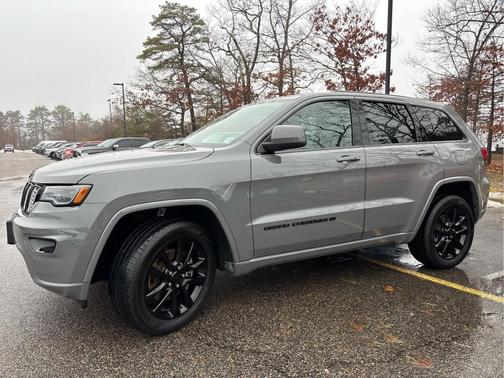 2022 Jeep Grand Cherokee Laredo