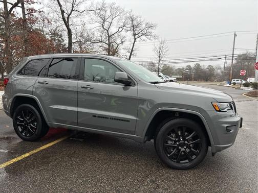 2022 Jeep Grand Cherokee Laredo