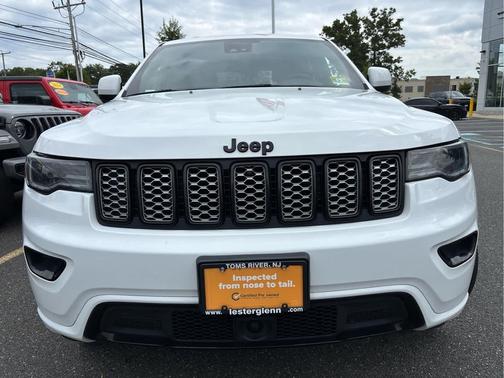 Bright White Clearcoat 2021 Jeep Grand Cherokee Laredo